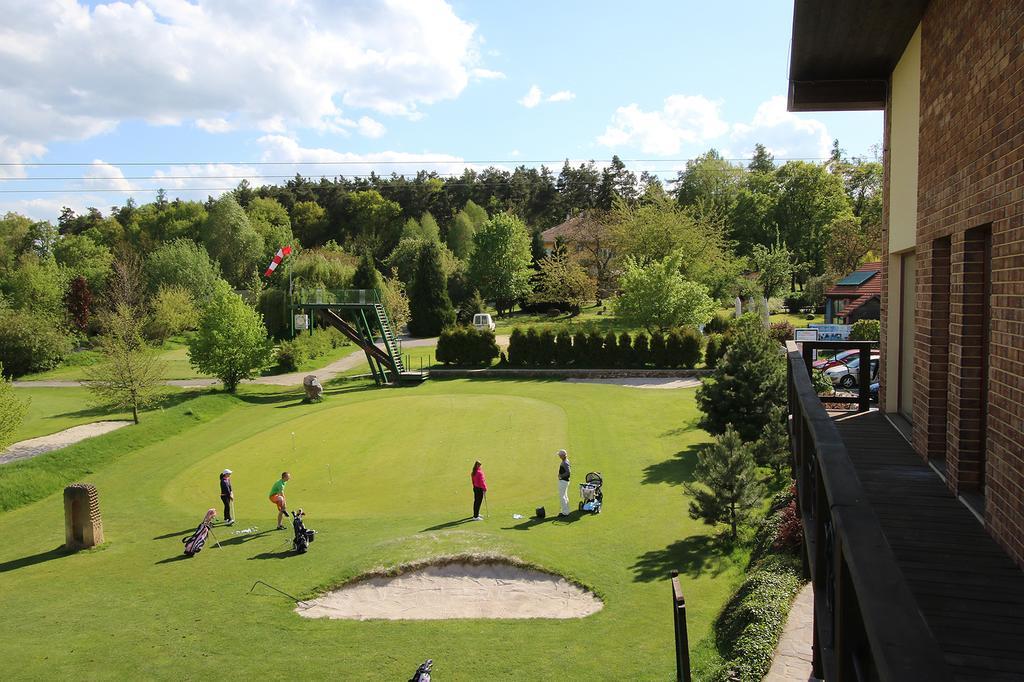 Areal Botanika Hotel Unhošť Buitenkant foto