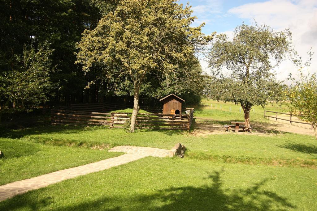 Areal Botanika Hotel Unhošť Buitenkant foto