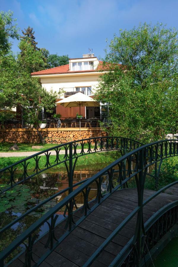 Areal Botanika Hotel Unhošť Buitenkant foto